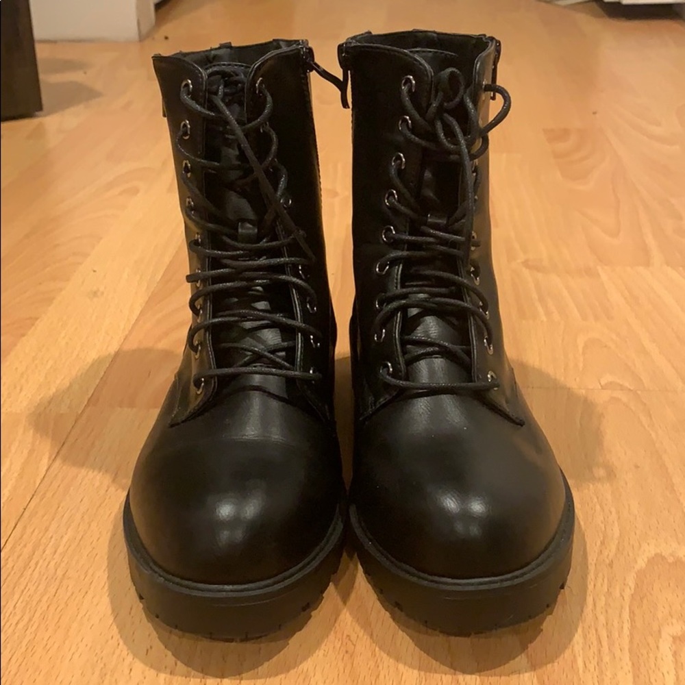 Combat boots